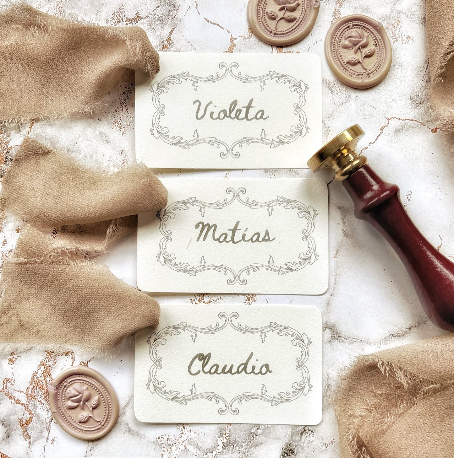 Tarjeteria nombre y menú para mesas