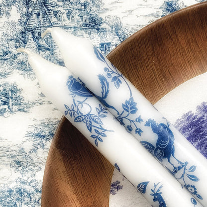 2 Velas Toile de Jouy para candelabro.